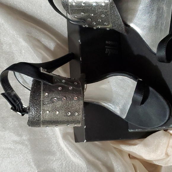 PELLE MODA LIVANA SATIN HEELS - Picture 2 of 9